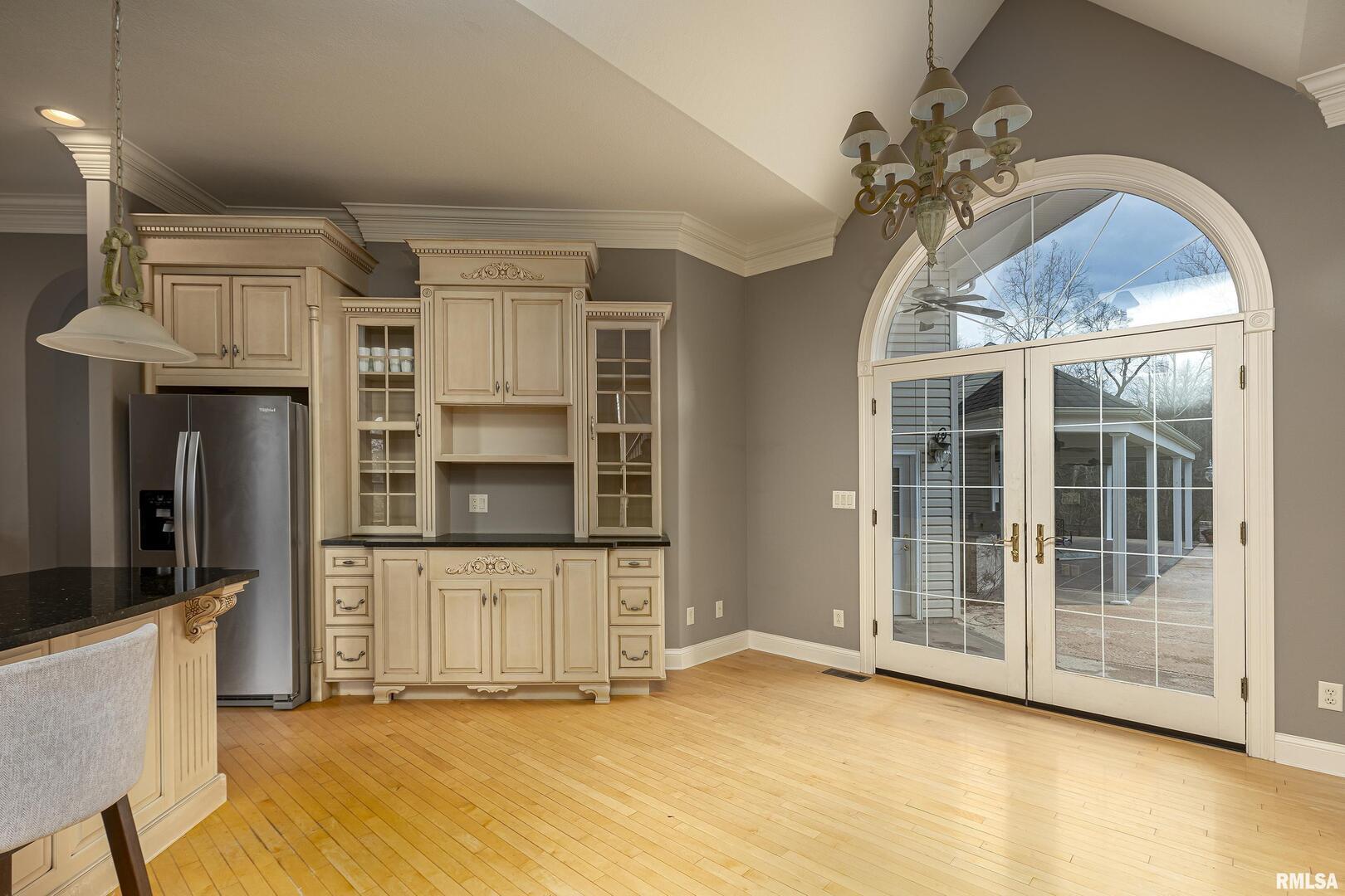 3115 West Striegel Road Carbondale, IL 62901 - Photo 13 of 54 an empty room with windows