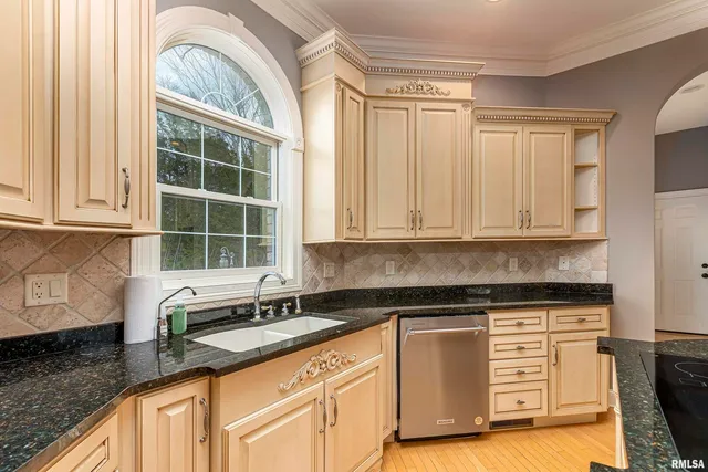 $865,000 | 3115 West Striegel Road, Carbondale, IL 62901