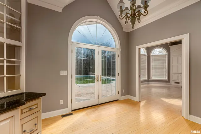 $865,000 | 3115 West Striegel Road, Carbondale, IL 62901