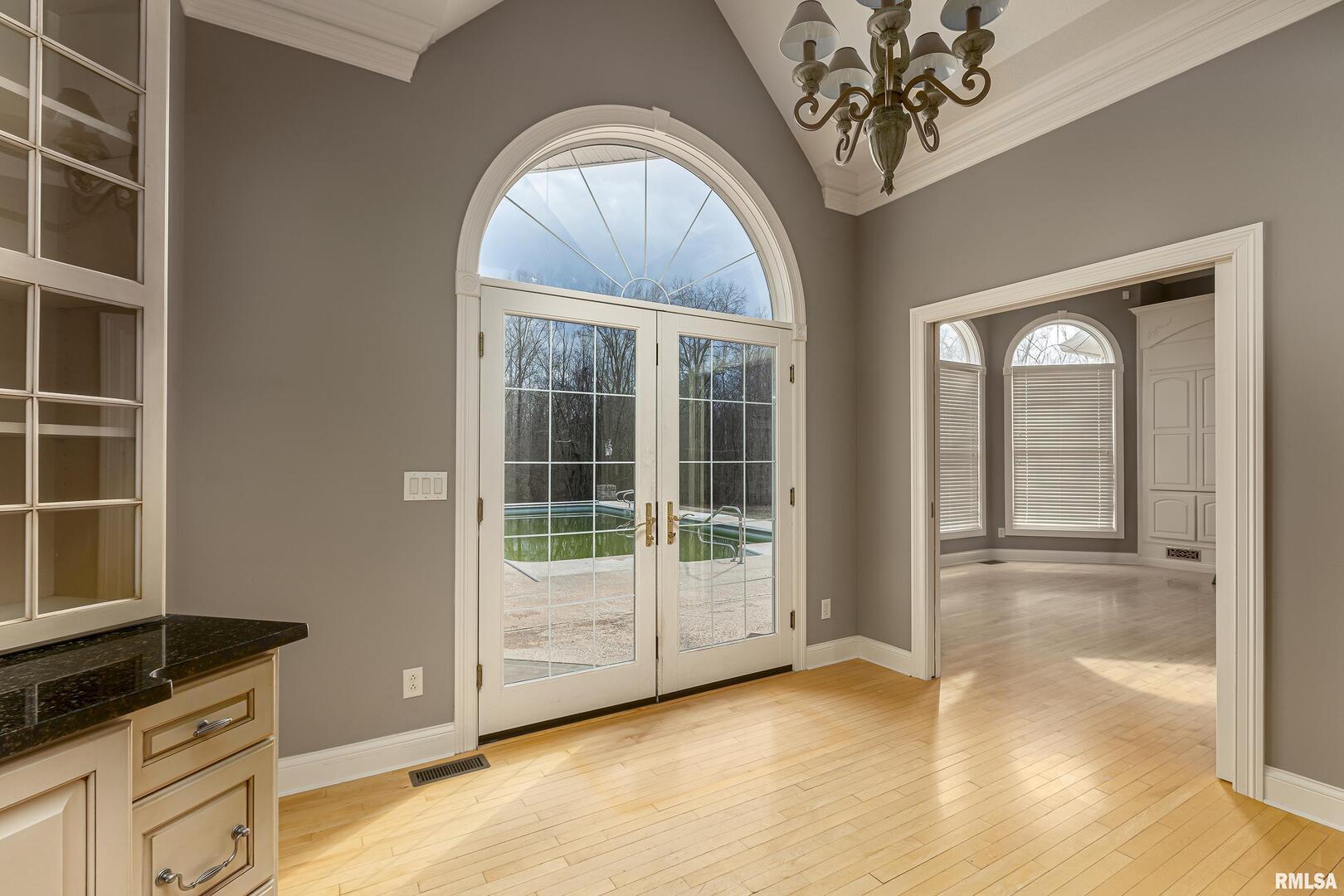 3115 West Striegel Road Carbondale, IL 62901 - Photo 28 of 54 an empty room with windows