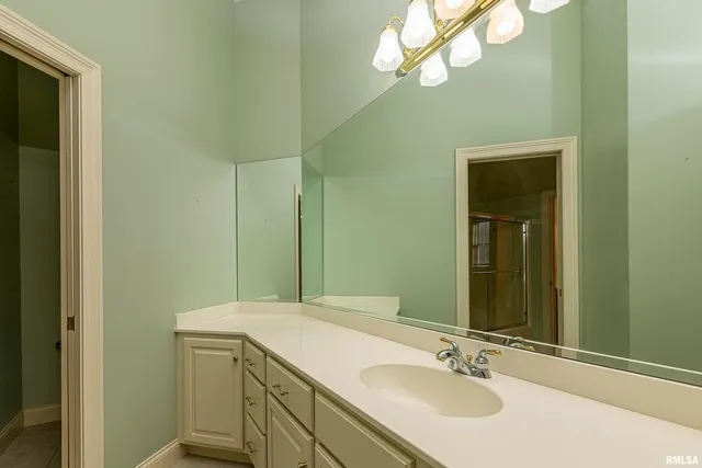 $865,000 | 3115 West Striegel Road, Carbondale, IL 62901