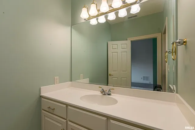 $865,000 | 3115 West Striegel Road, Carbondale, IL 62901