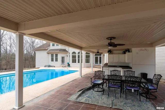 $865,000 | 3115 West Striegel Road, Carbondale, IL 62901