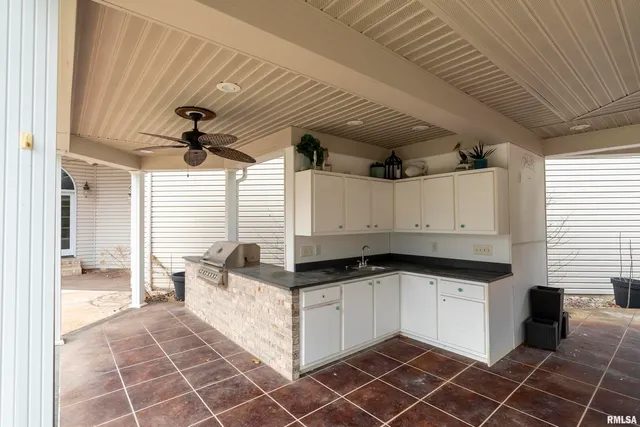 $865,000 | 3115 West Striegel Road, Carbondale, IL 62901