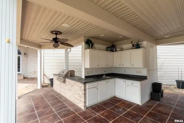 $865,000 | 3115 West Striegel Road, Carbondale, IL 62901