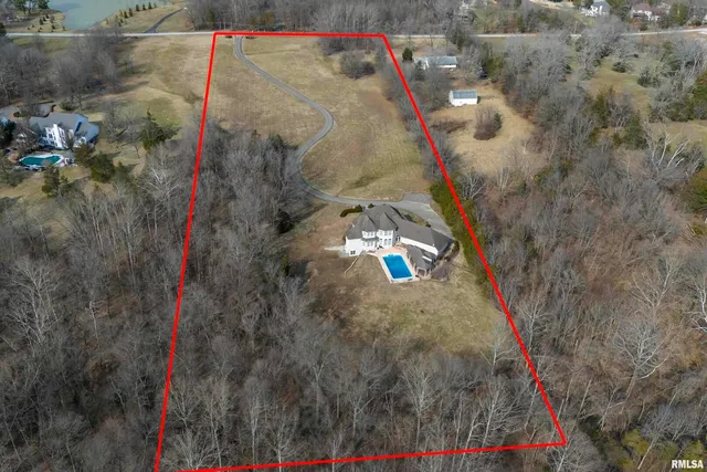 $865,000 | 3115 West Striegel Road, Carbondale, IL 62901