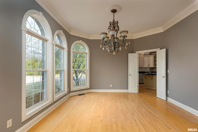 $865,000 | 3115 West Striegel Road, Carbondale, IL 62901