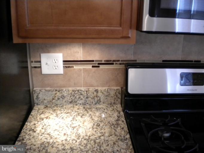 812 Wicklow Road Baltimore, MD 21229 - Photo 17 of 30 a close view of a stove