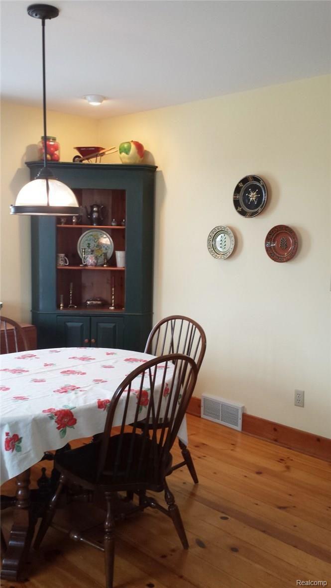 4936 North Branch Road North Branch, MI 48461 - Photo 18 of 72 DngRm2.jpg