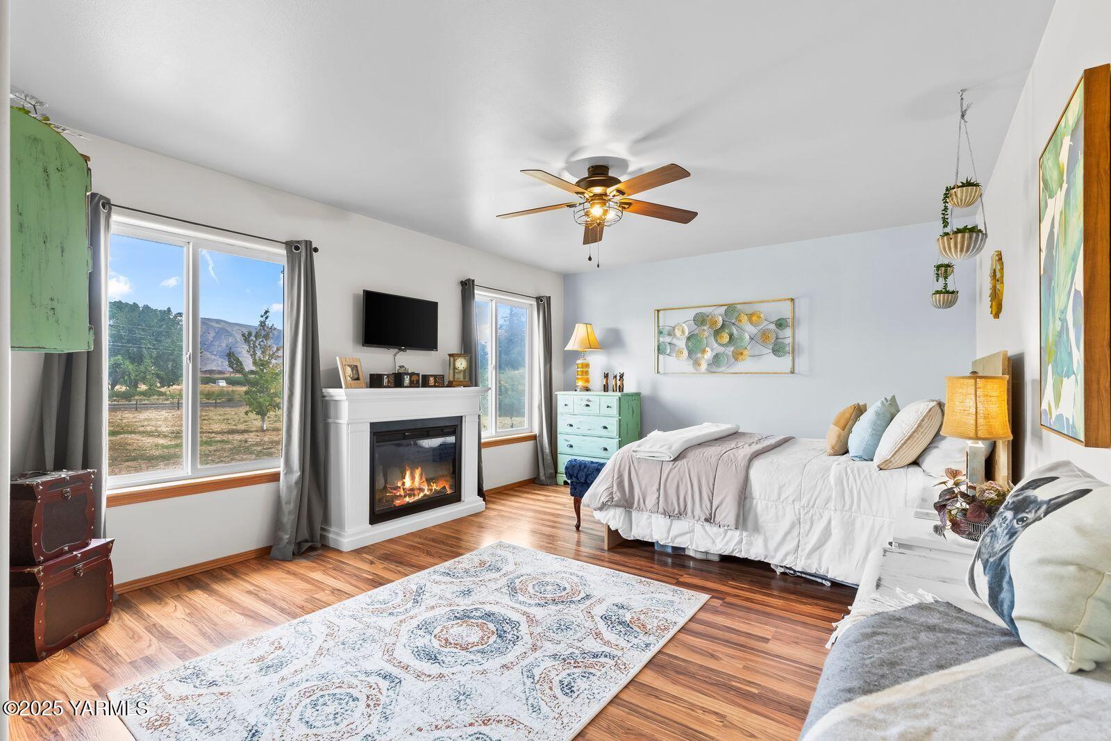 1880 Dilley Road Tieton, WA 98947 - Photo 21 of 45 a spacious bedroom with a bed and a fireplace