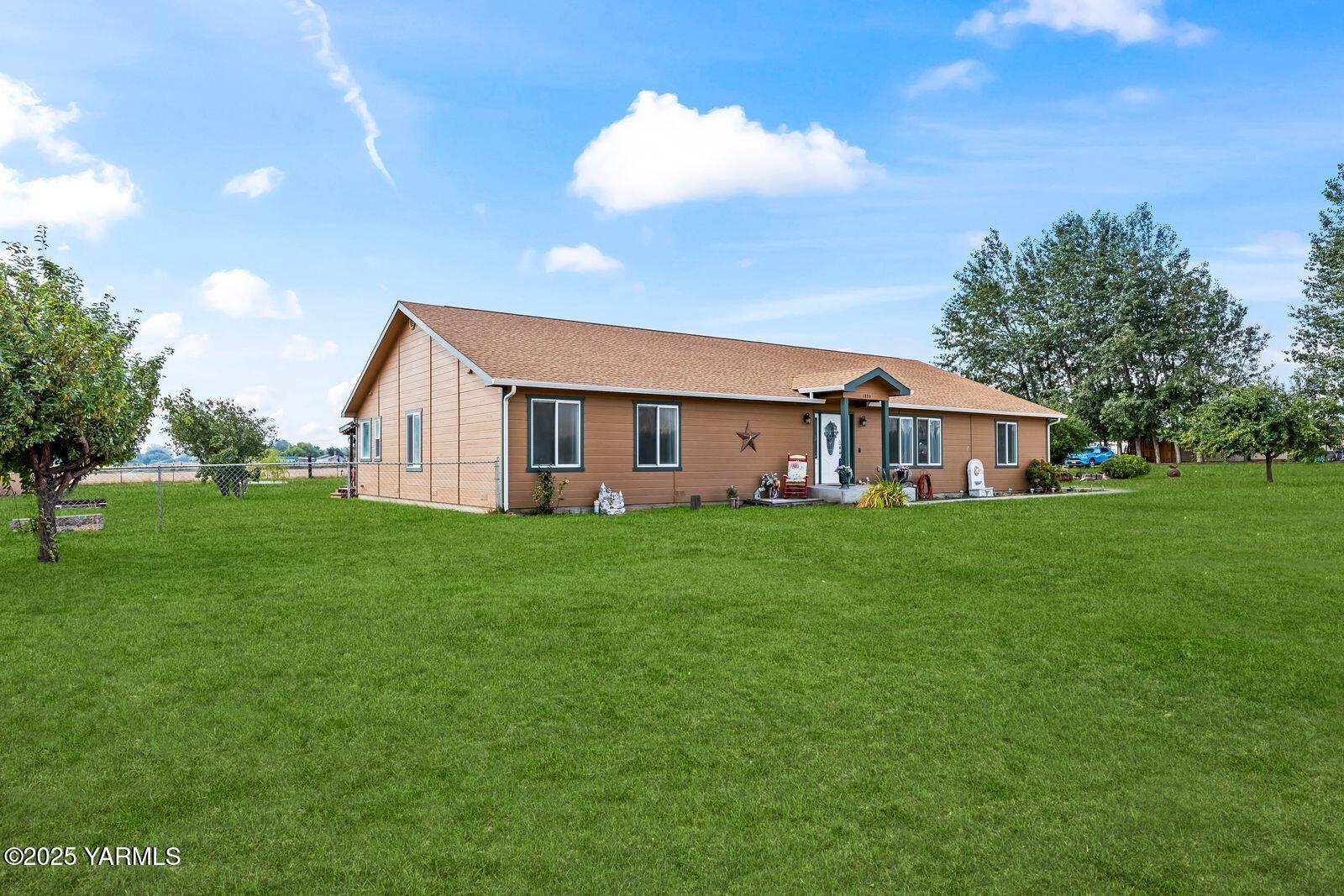 1880 Dilley Road Tieton, WA 98947 - Photo 3 of 45 a front view of house with yard and green space
