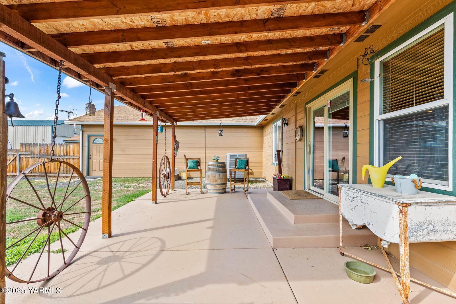 1880 Dilley Road Tieton, WA 98947 - Photo 33 of 45 a building outdoor space with patio furniture and potted plants
