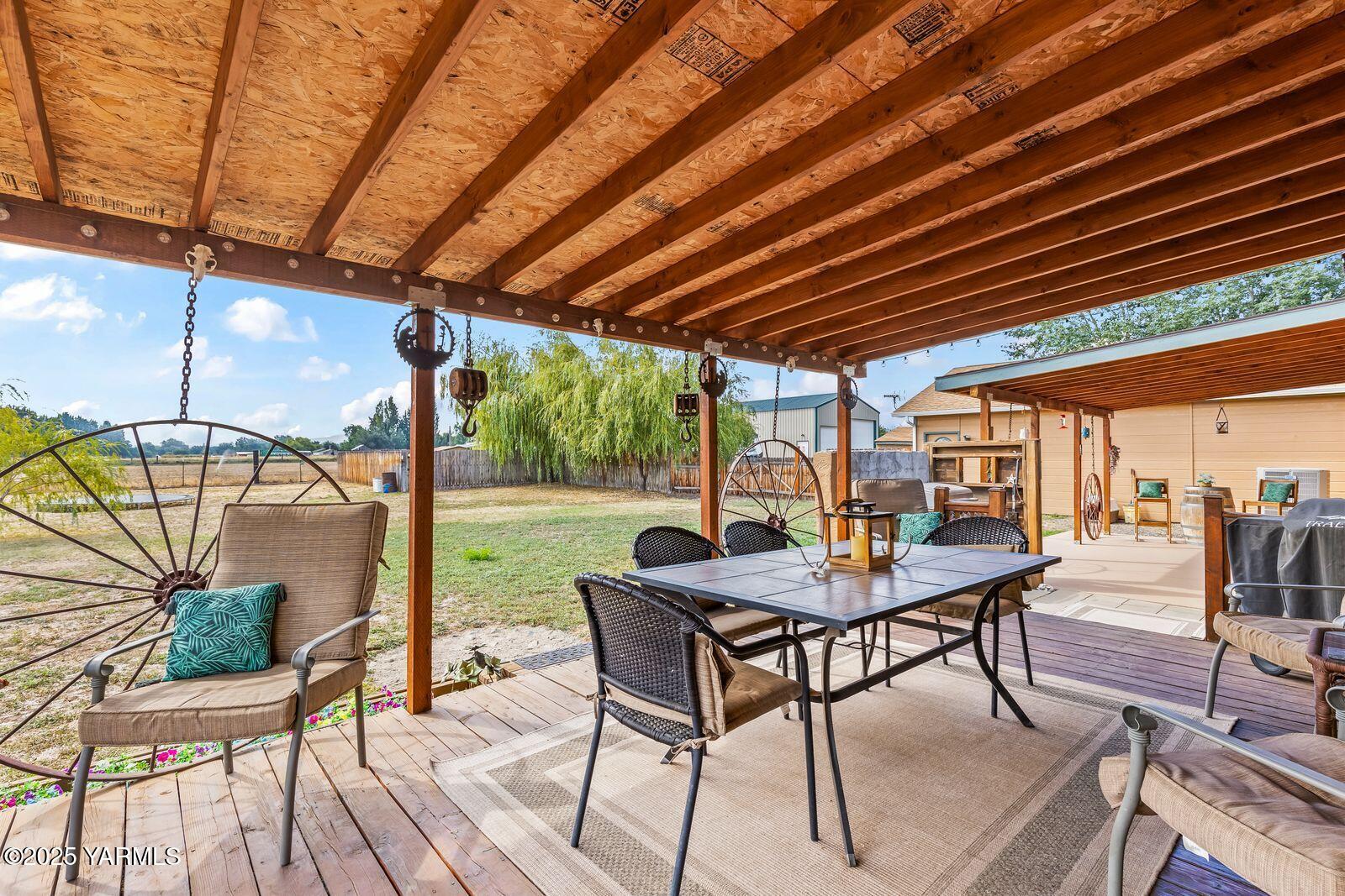 1880 Dilley Road Tieton, WA 98947 - Photo 34 of 45 a dining room with furniture and wooden floor