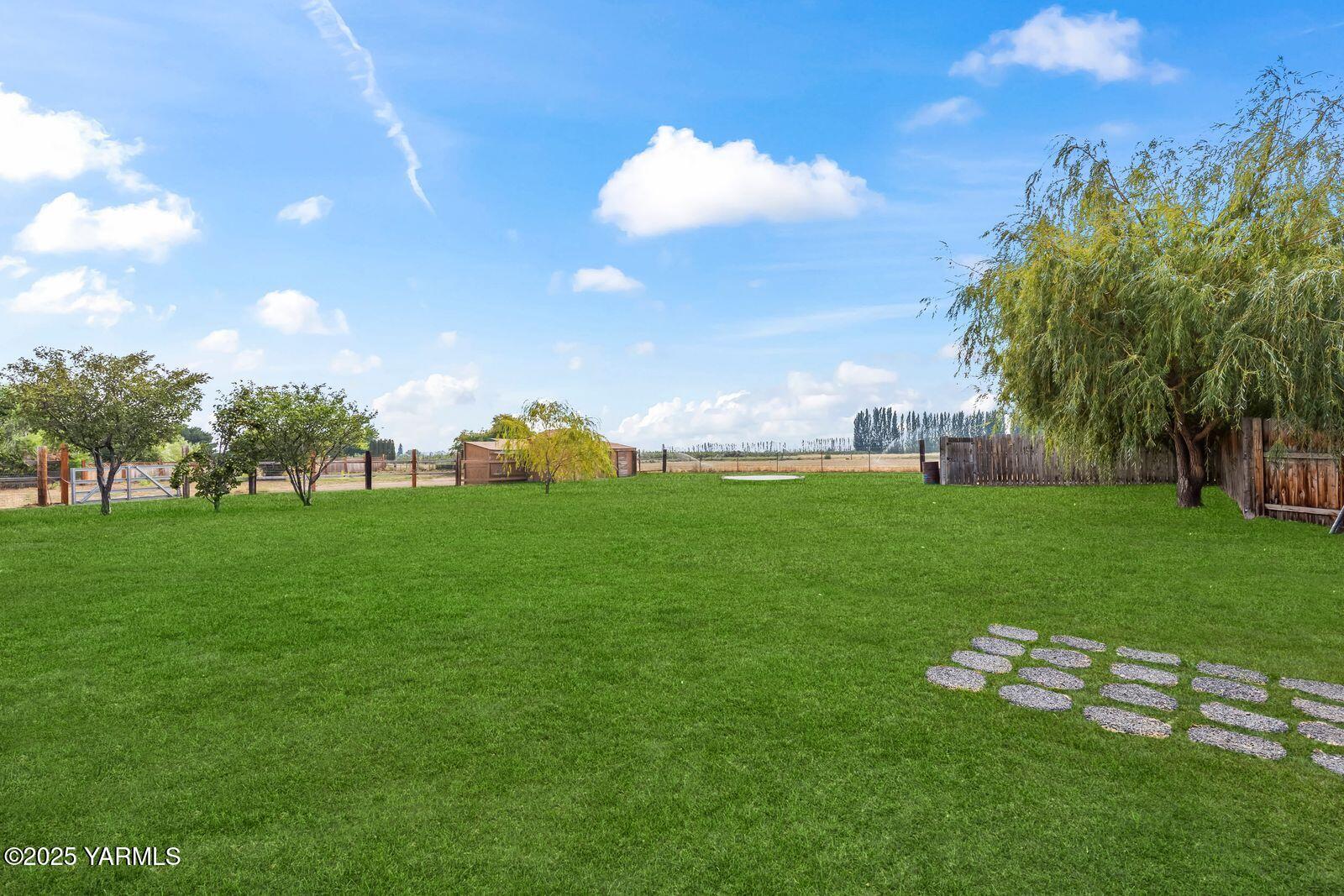 1880 Dilley Road Tieton, WA 98947 - Photo 37 of 45 a garden view