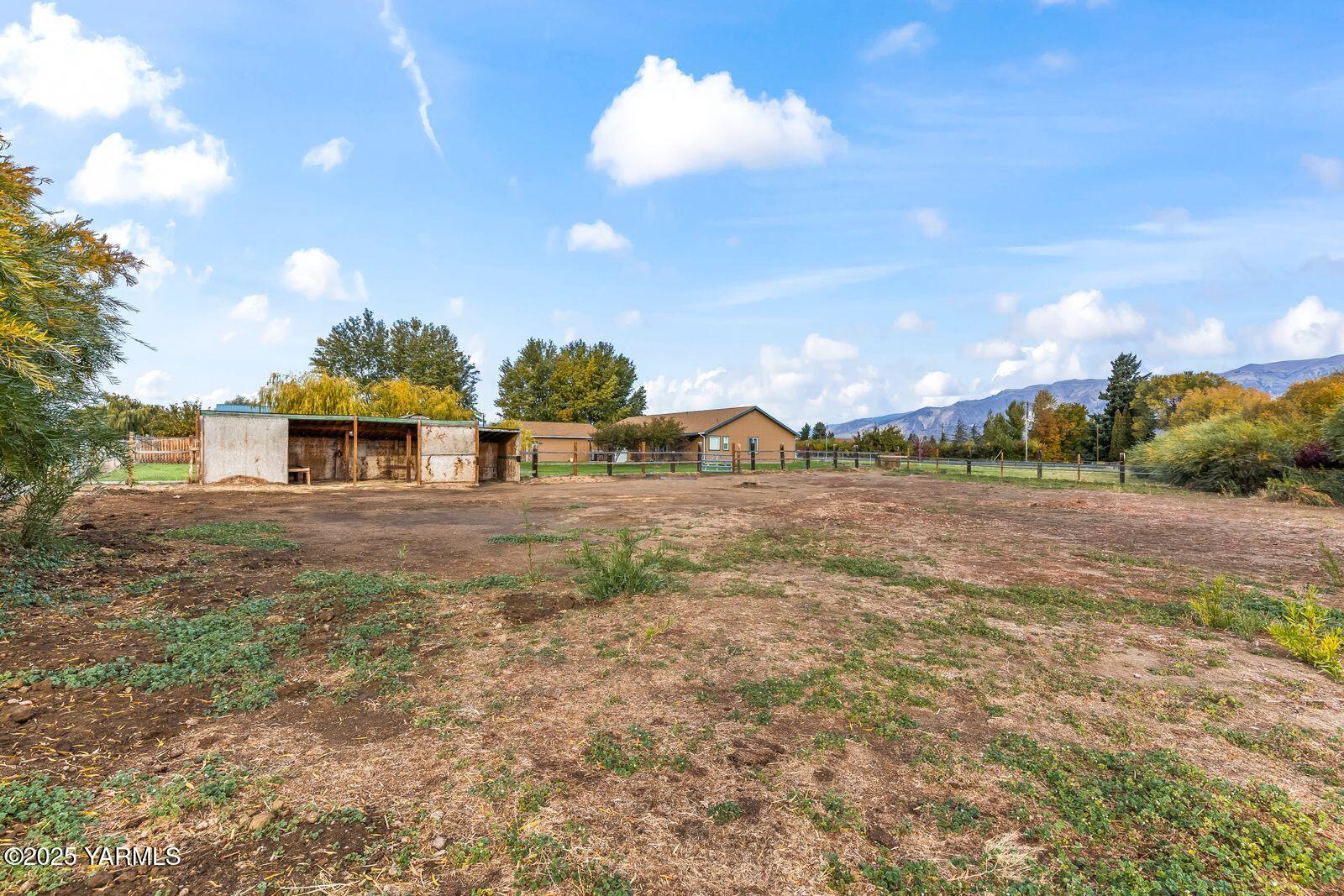 1880 Dilley Road Tieton, WA 98947 - Photo 43 of 45 a front view of a house with a yard