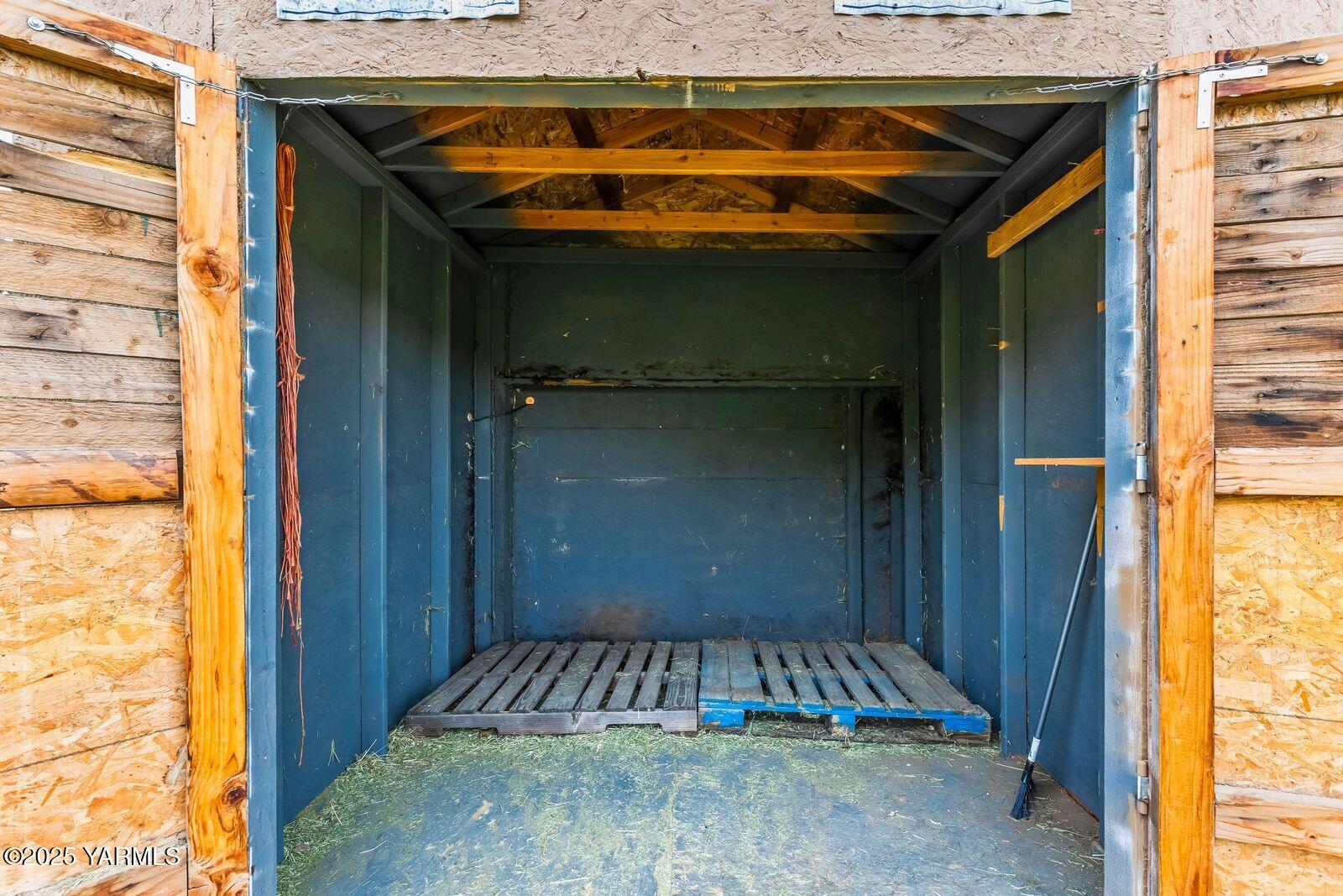 1880 Dilley Road Tieton, WA 98947 - Photo 44 of 45 a view of entryway