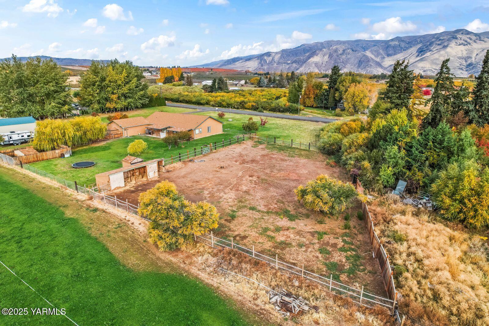 1880 Dilley Road Tieton, WA 98947 - Photo 45 of 45 a view of swimming pool with outdoor space