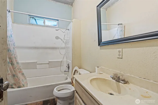 $499,000 | 5360 South Wallace Street, Seattle, WA 98178