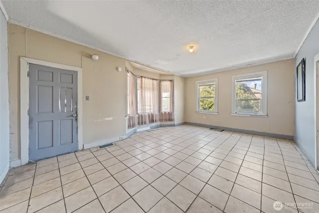 $499,000 | 5360 South Wallace Street, Seattle, WA 98178