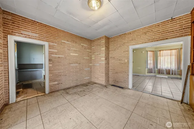 $499,000 | 5360 South Wallace Street, Seattle, WA 98178