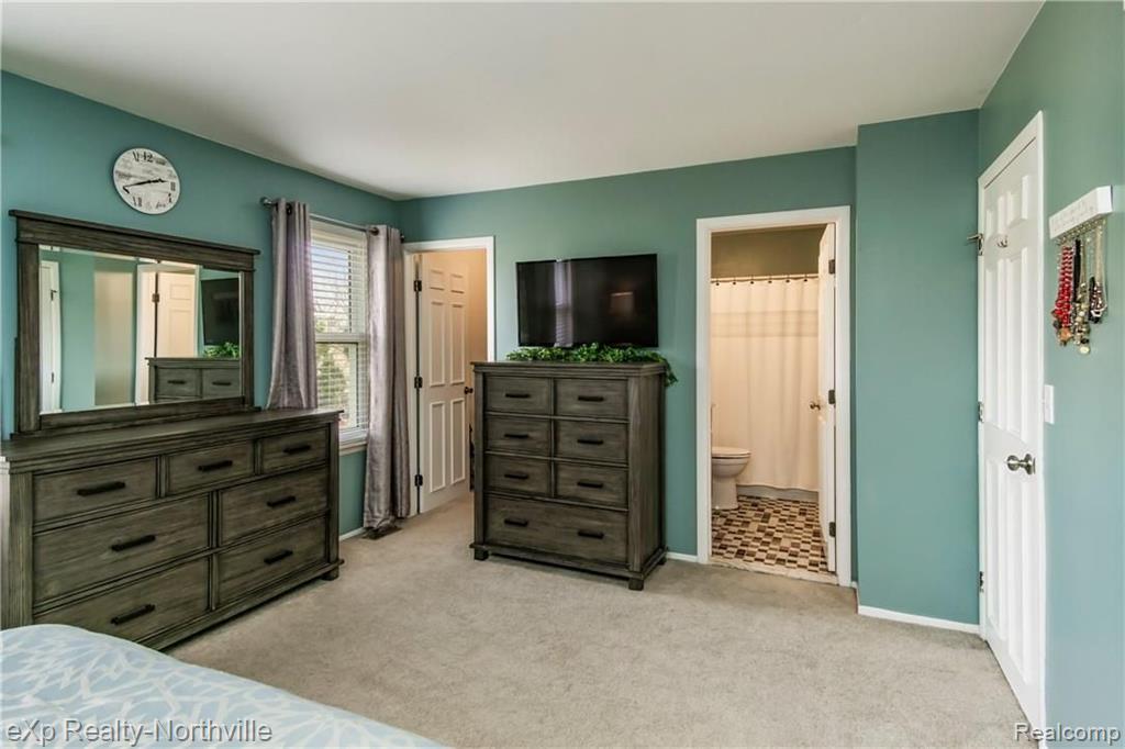 28122 Yorktown Road Farmington Hills, MI 48331 - Photo 10 of 15