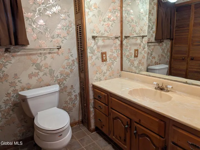 $379,000 | 31 St George Place, Colonie, NY 12304