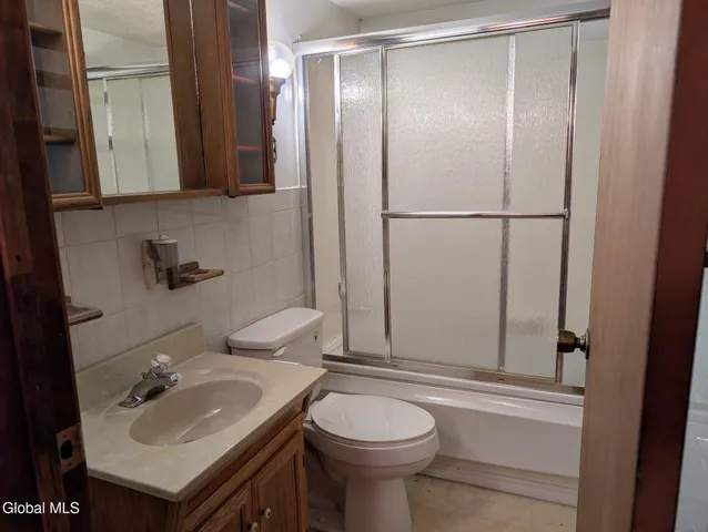 $379,000 | 31 St George Place, Colonie, NY 12304