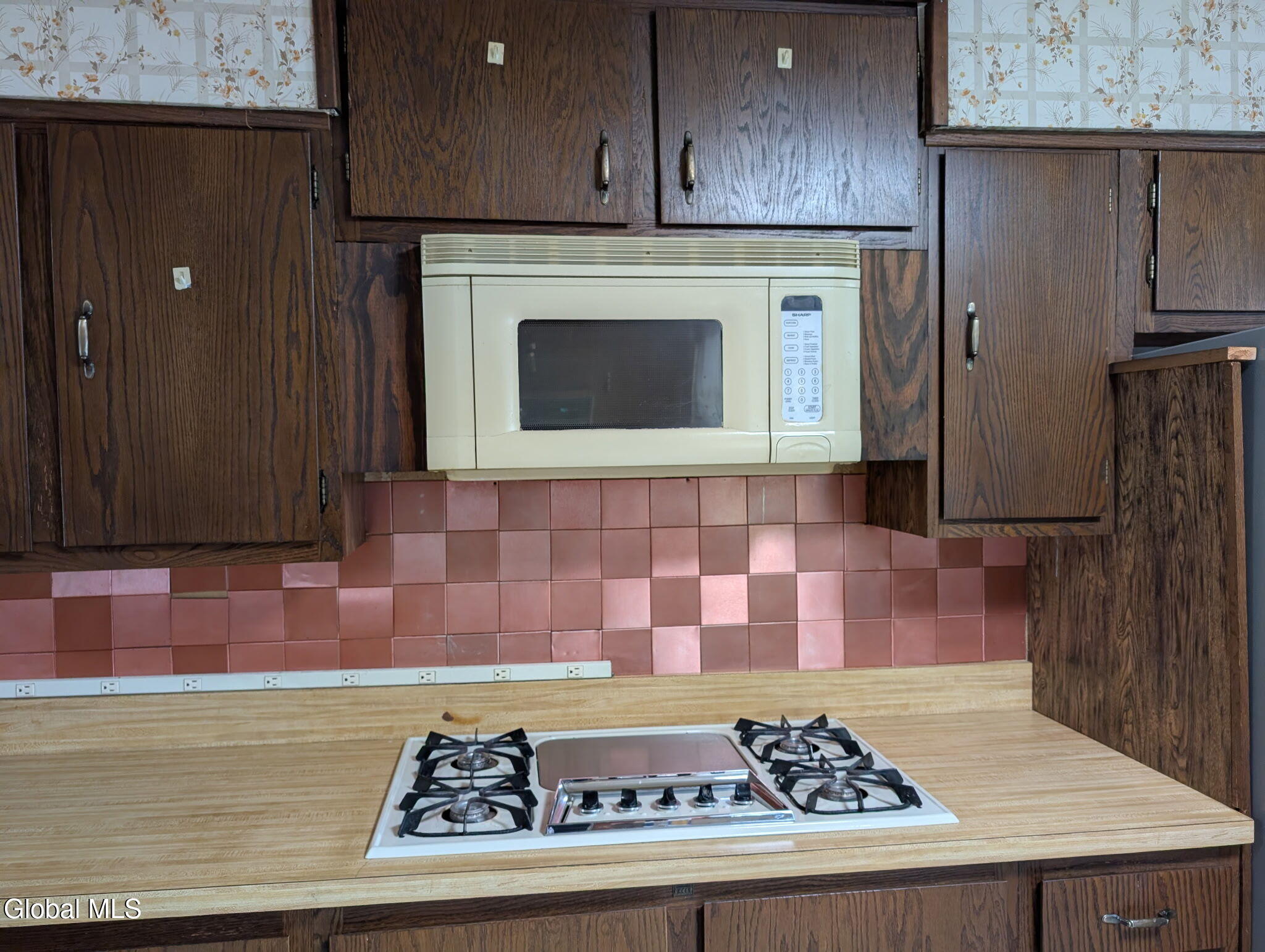 31 St George Place Colonie, NY 12304 - Photo 5 of 36 4