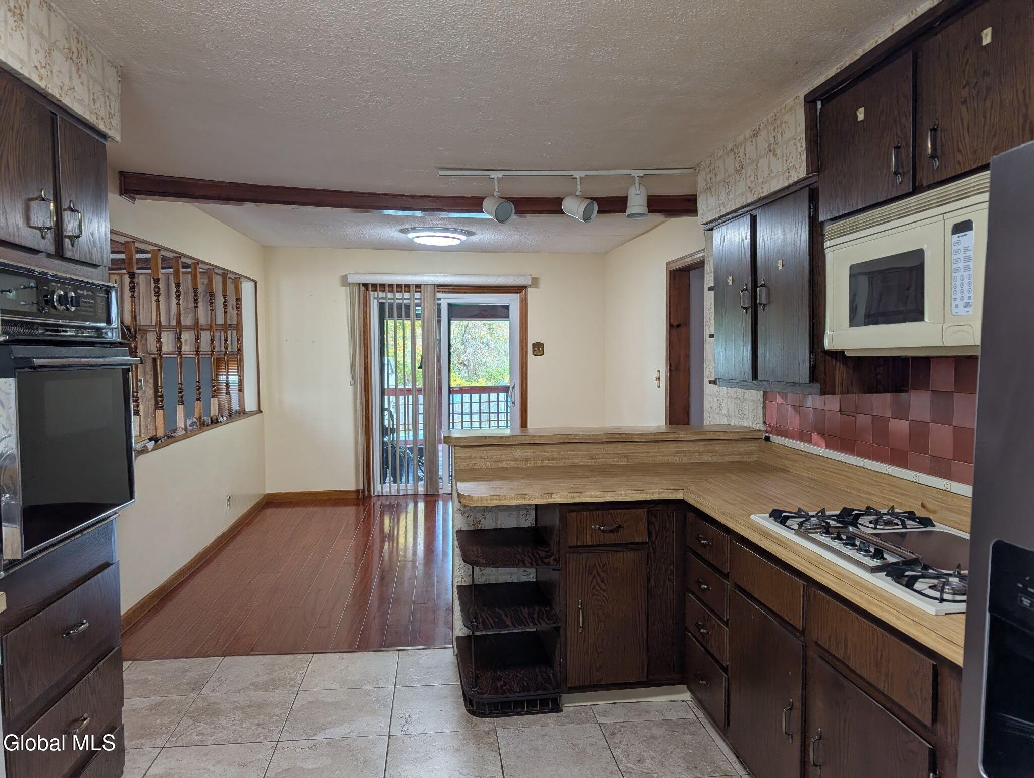 31 St George Place Colonie, NY 12304 - Photo 7 of 36 6