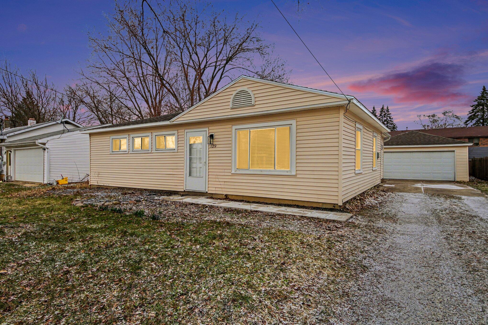 129 Barry Street Southeast Grand Rapids, MI 49548 - Photo 2 of 16 129 front
