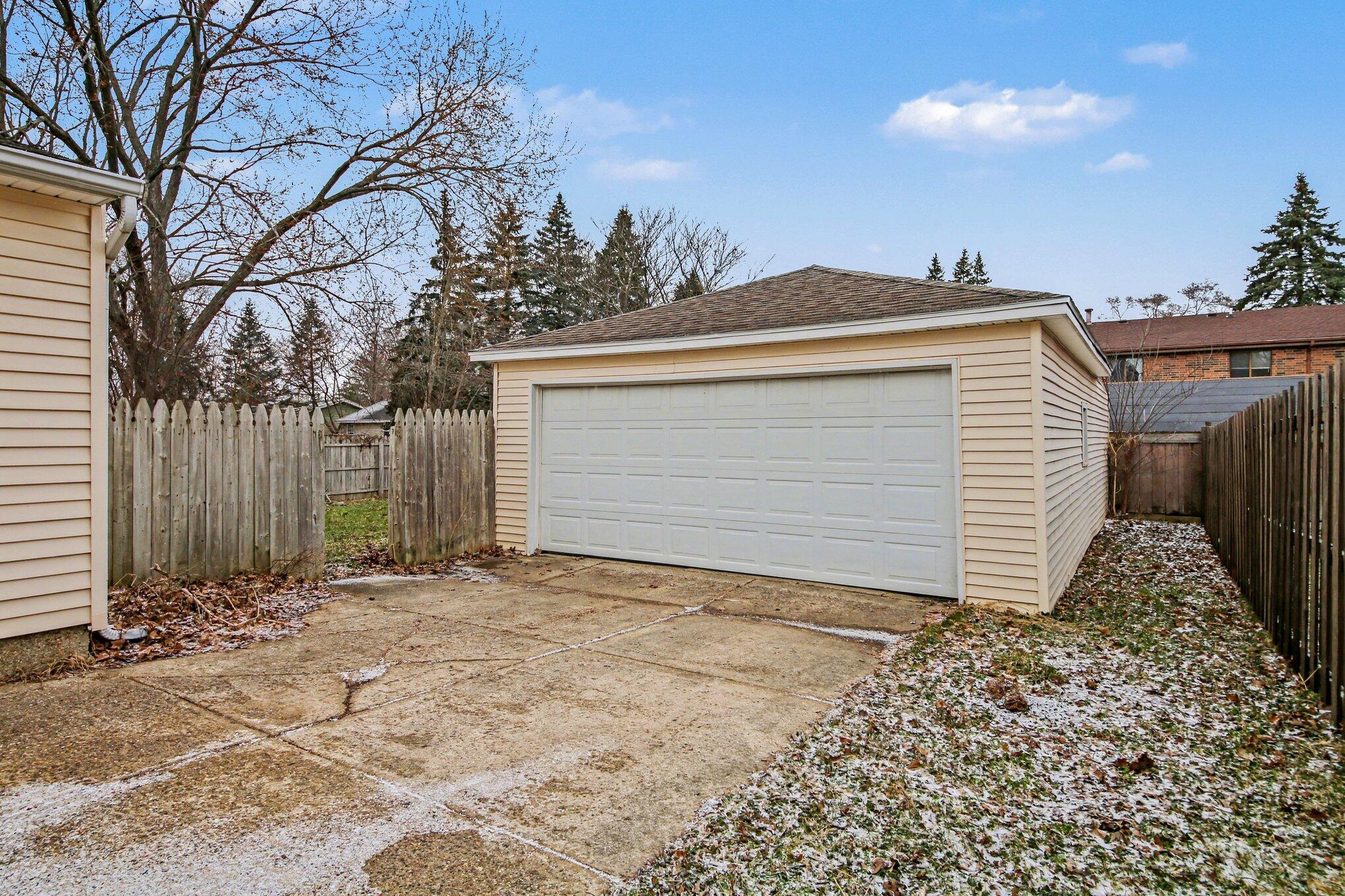 129 Barry Street Southeast Grand Rapids, MI 49548 - Photo 3 of 16 003_file_2928