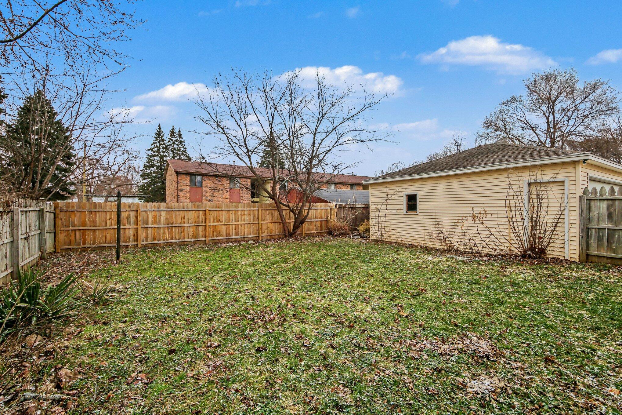 129 Barry Street Southeast Grand Rapids, MI 49548 - Photo 5 of 16 015_file_1430
