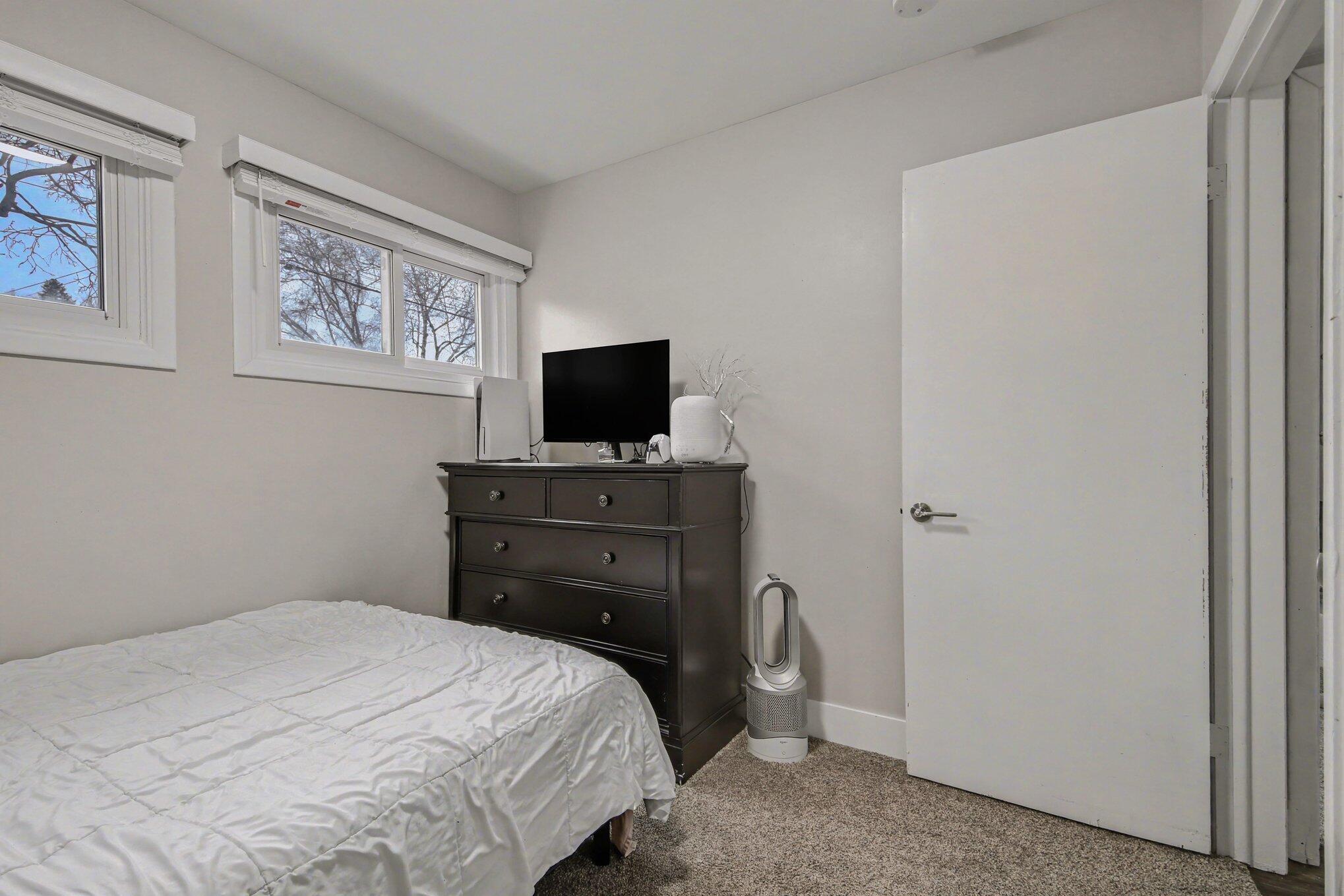 129 Barry Street Southeast Grand Rapids, MI 49548 - Photo 8 of 16 012_file_8242