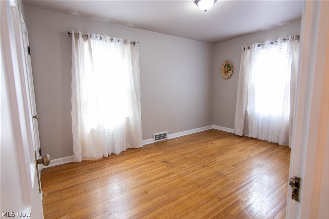 2443 Fenwick Road Cleveland, OH 44118 - Photo 20 of 35