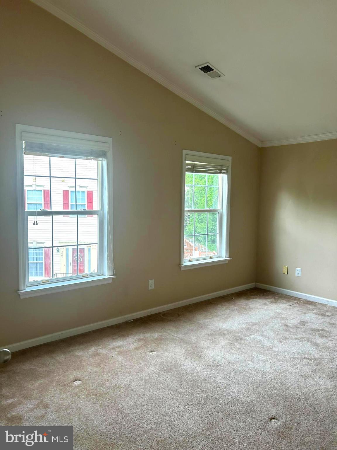 4658 Buckhorn Ridge Fairfax, VA 22030 - Photo 20 of 35 an empty room with a window
