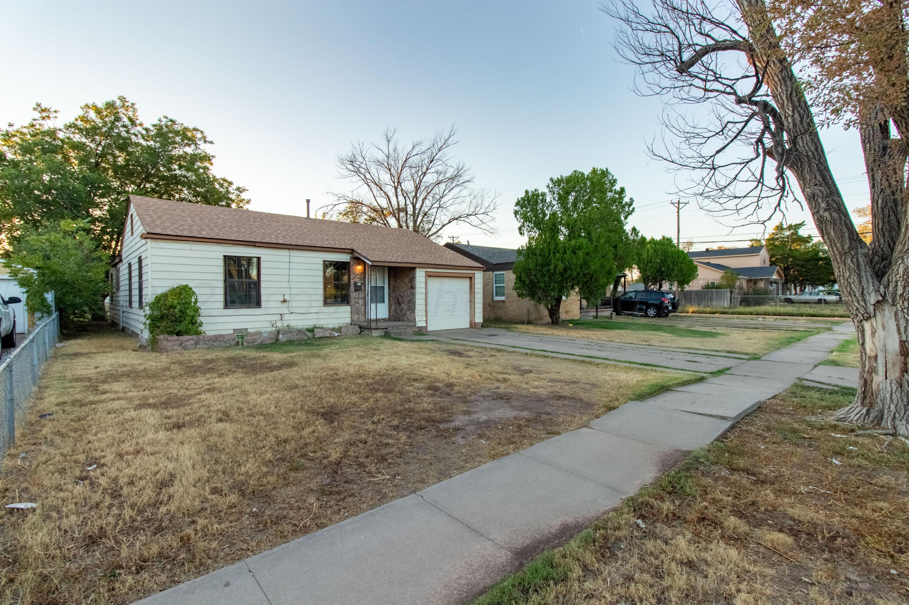 4102 South Hughes Street Amarillo, TX 79110 - Photo 2 of 24 04