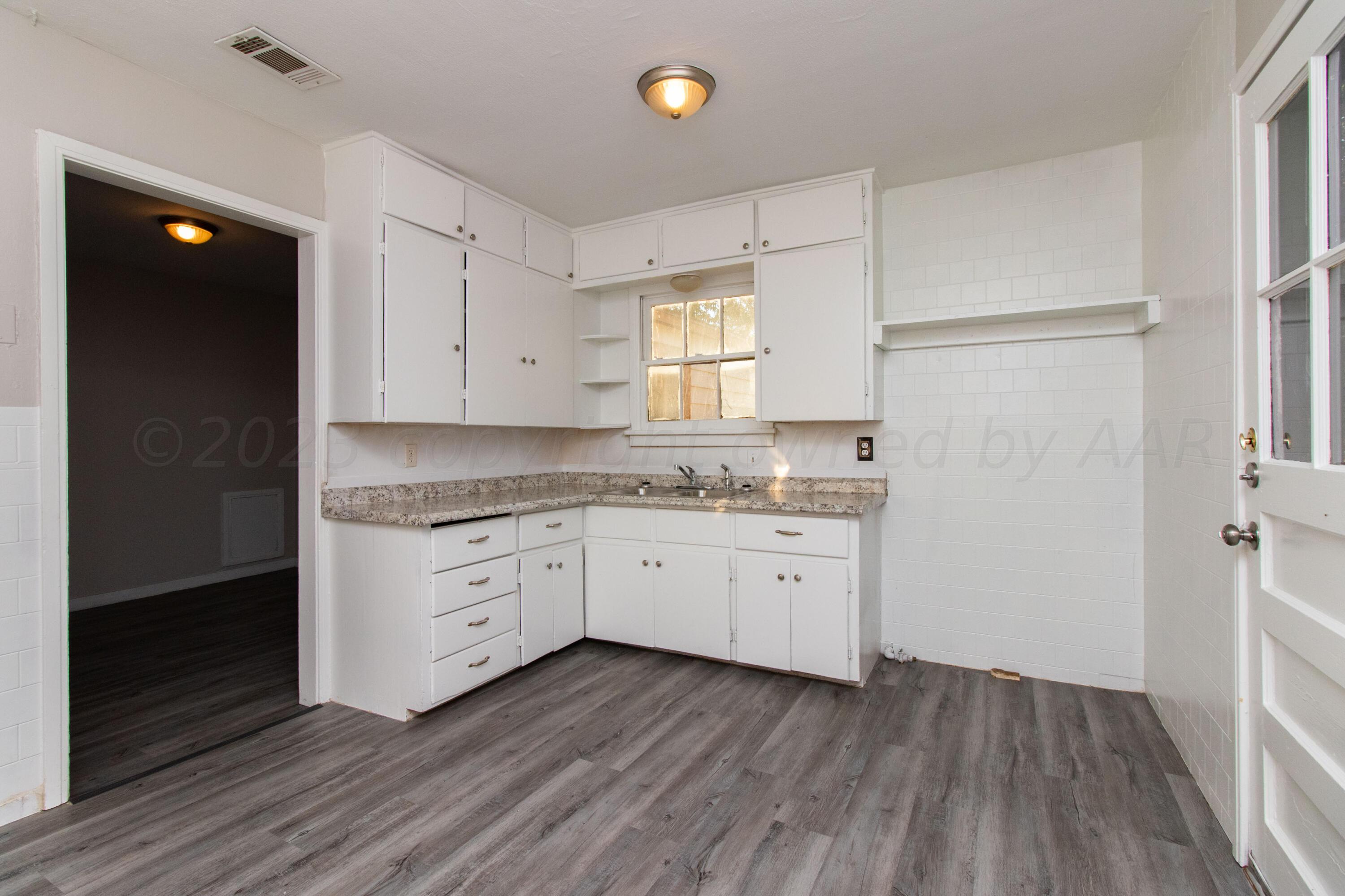 4102 South Hughes Street Amarillo, TX 79110 - Photo 5 of 24 07