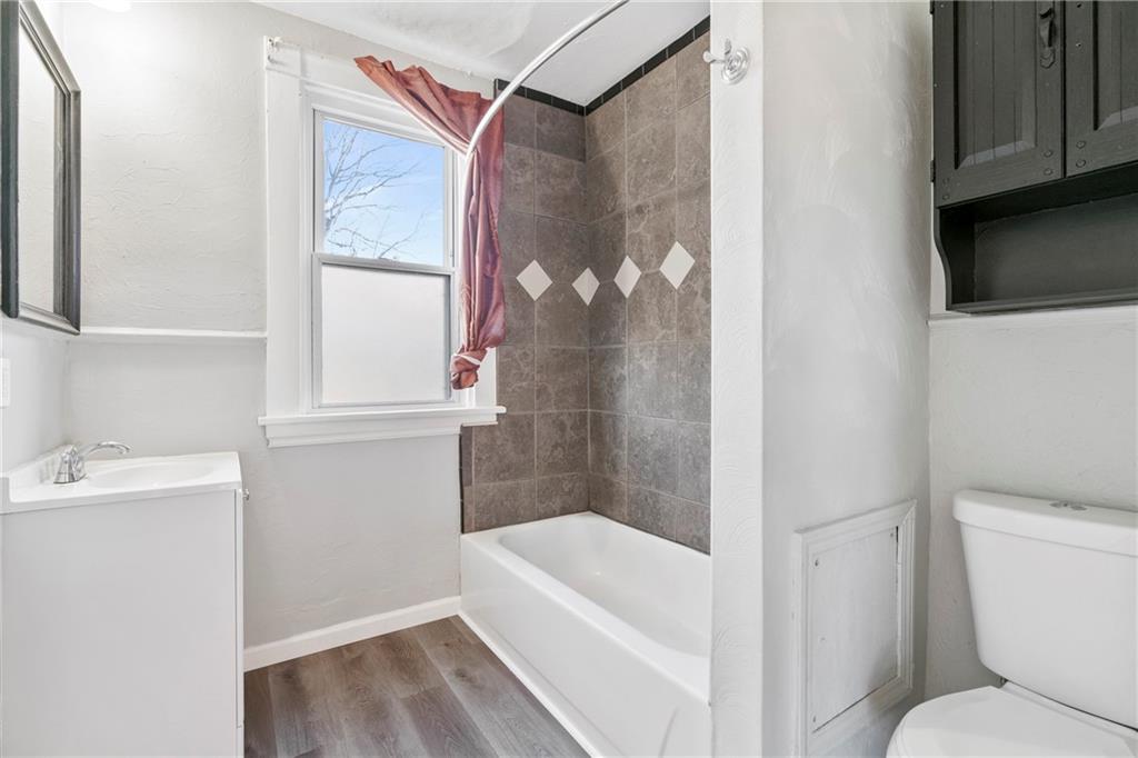 711 9th Avenue Irwin, PA 15642 - Photo 17 of 26 a bathroom with a bathtub and a sink