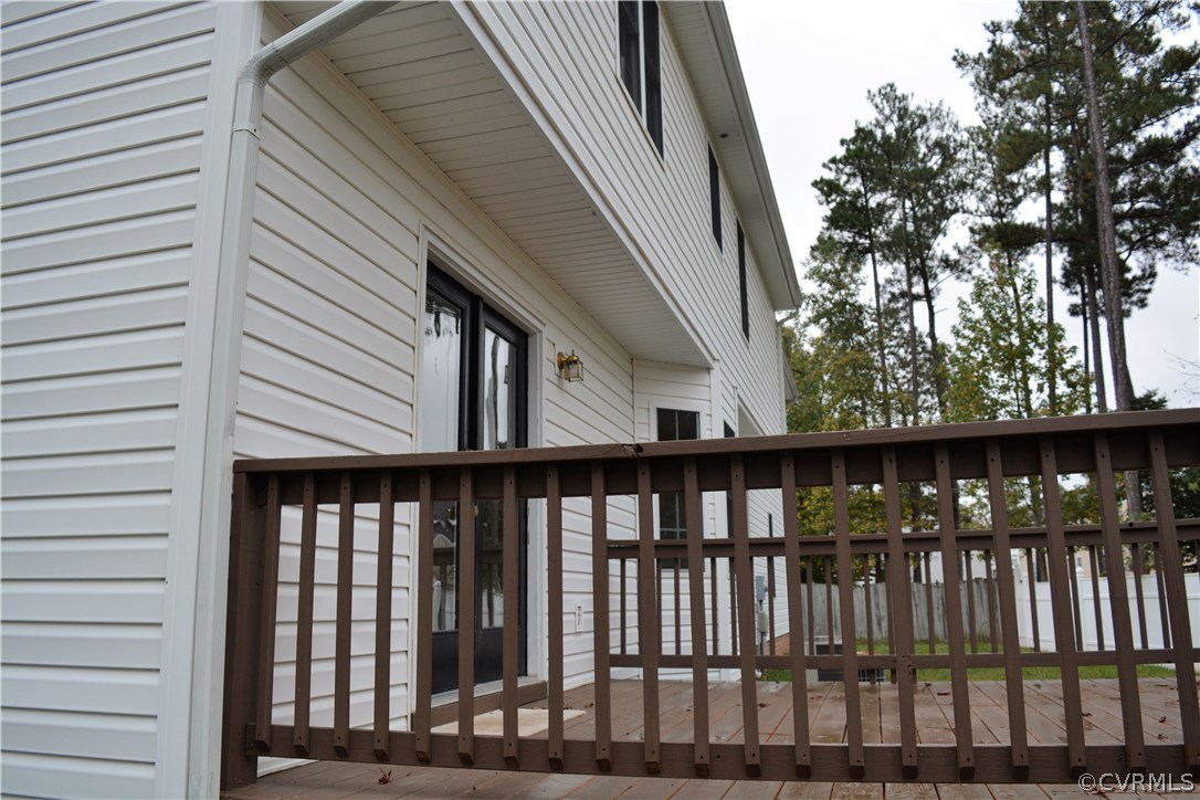 5437 Hackney Road Richmond, VA 23234 - Photo 45 of 50 a view of a balcony with a pot