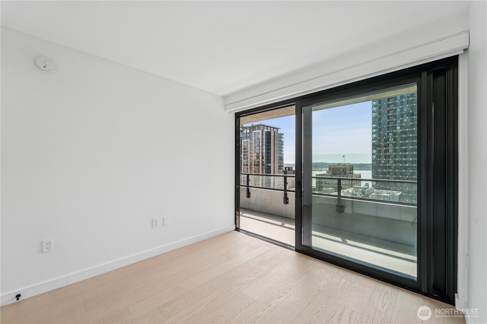 300 Virginia Street, Unit 1411 Seattle, WA 98121 - Photo 17 of 38 a view of entryway with window