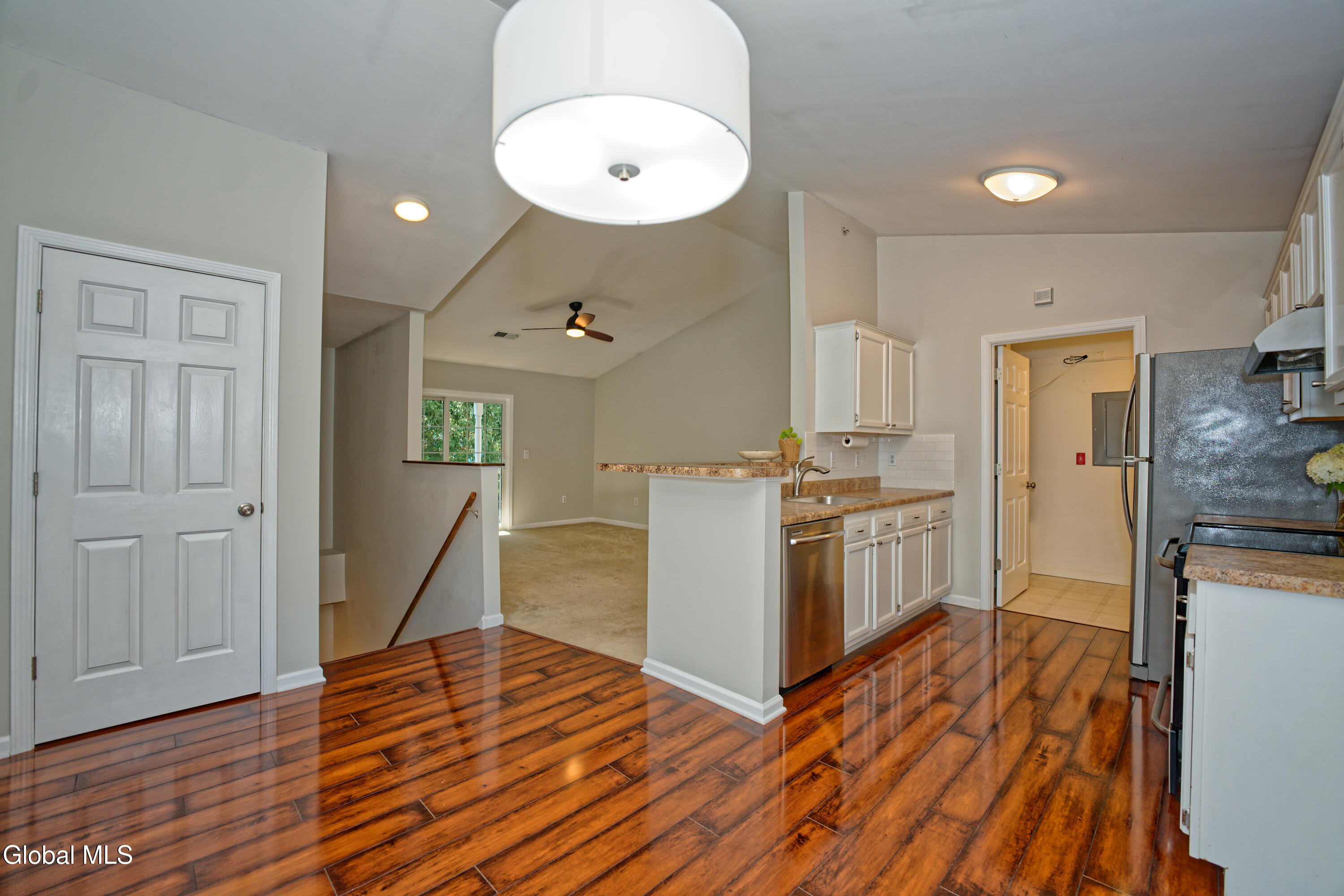 205 Cedar Run Rensselaer, NY 12144 - Photo 13 of 36 2 Diningroom 3