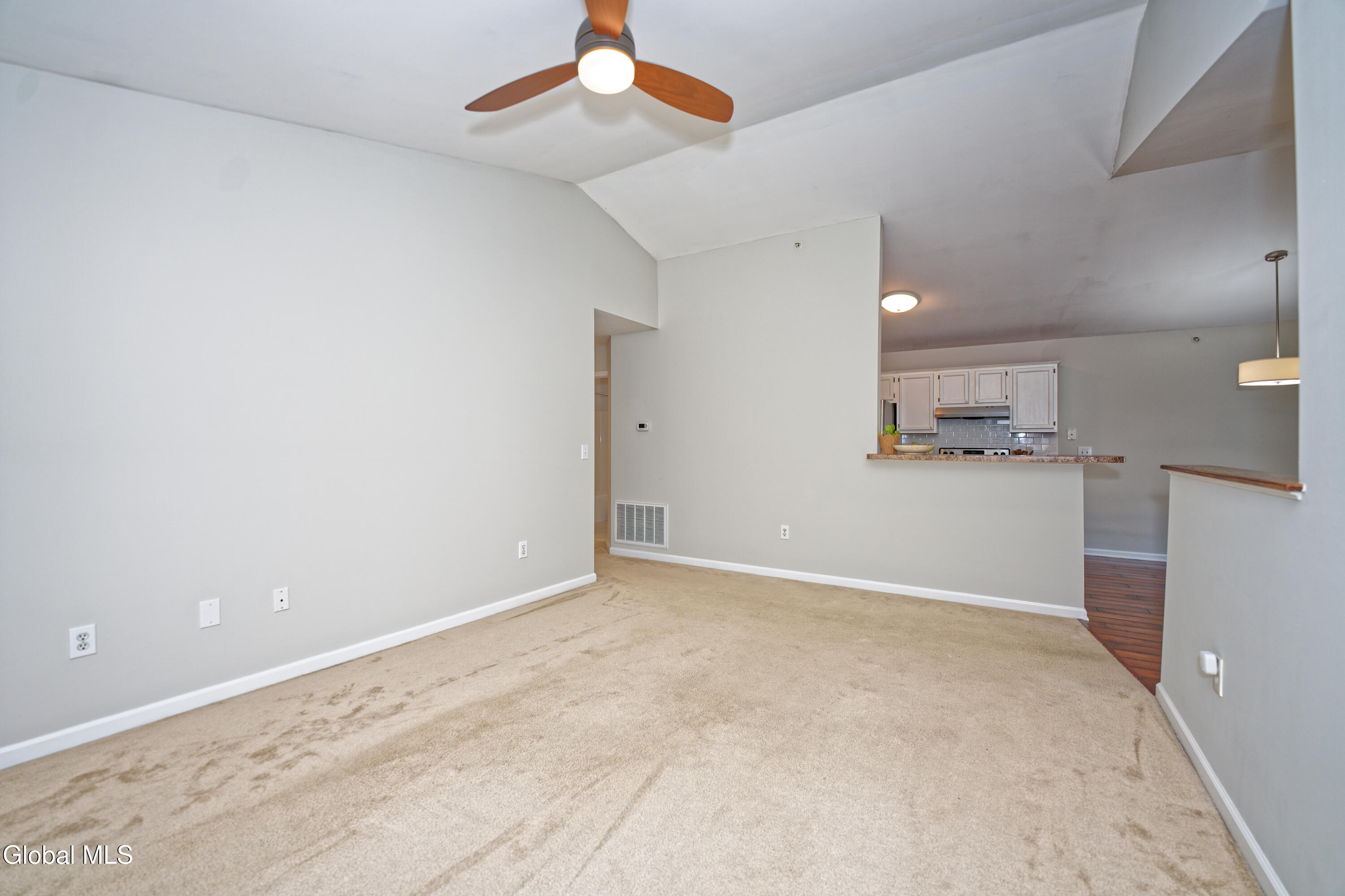 205 Cedar Run Rensselaer, NY 12144 - Photo 15 of 36 4 Livingroom 1