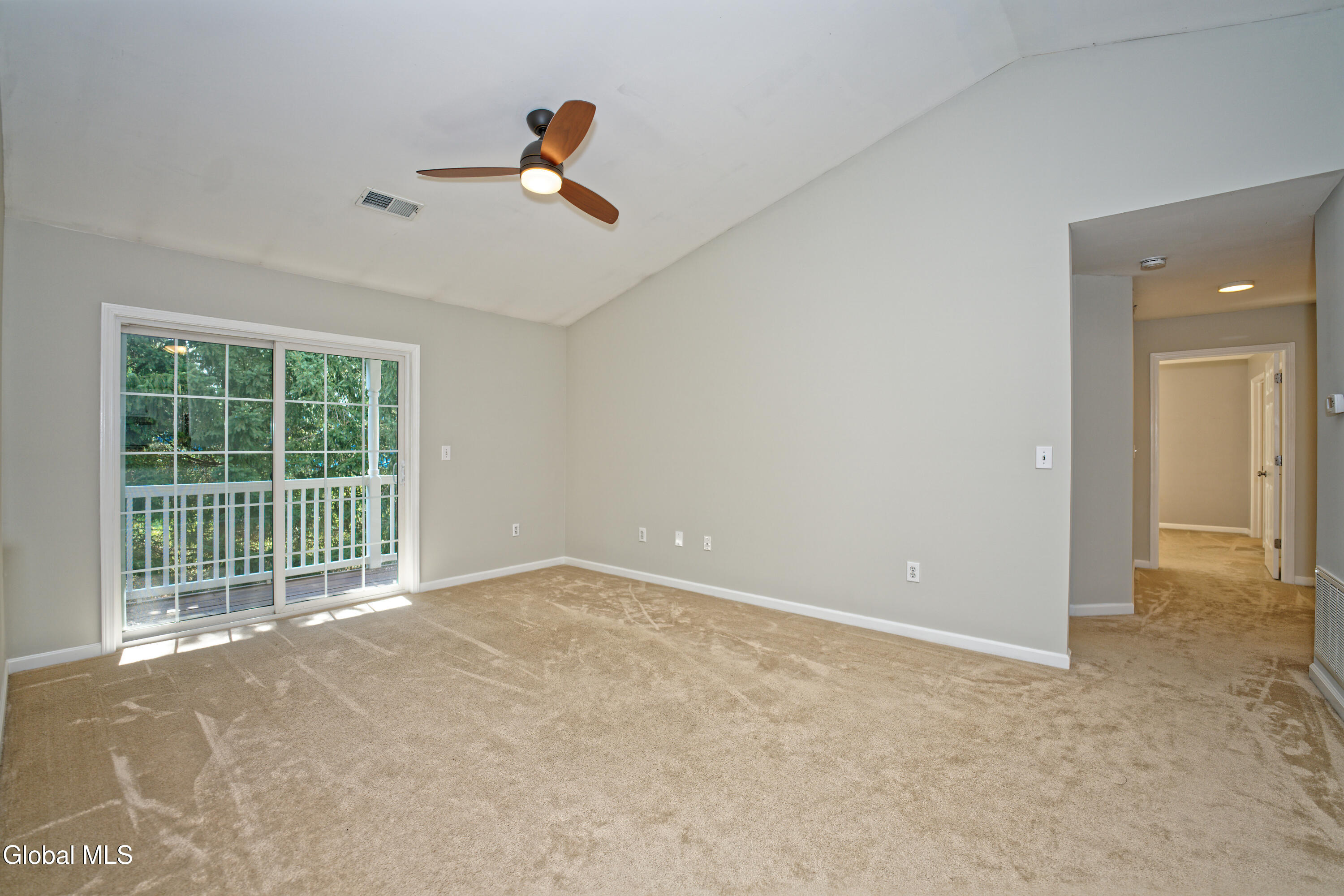 205 Cedar Run Rensselaer, NY 12144 - Photo 16 of 36 4 Livingroom 2