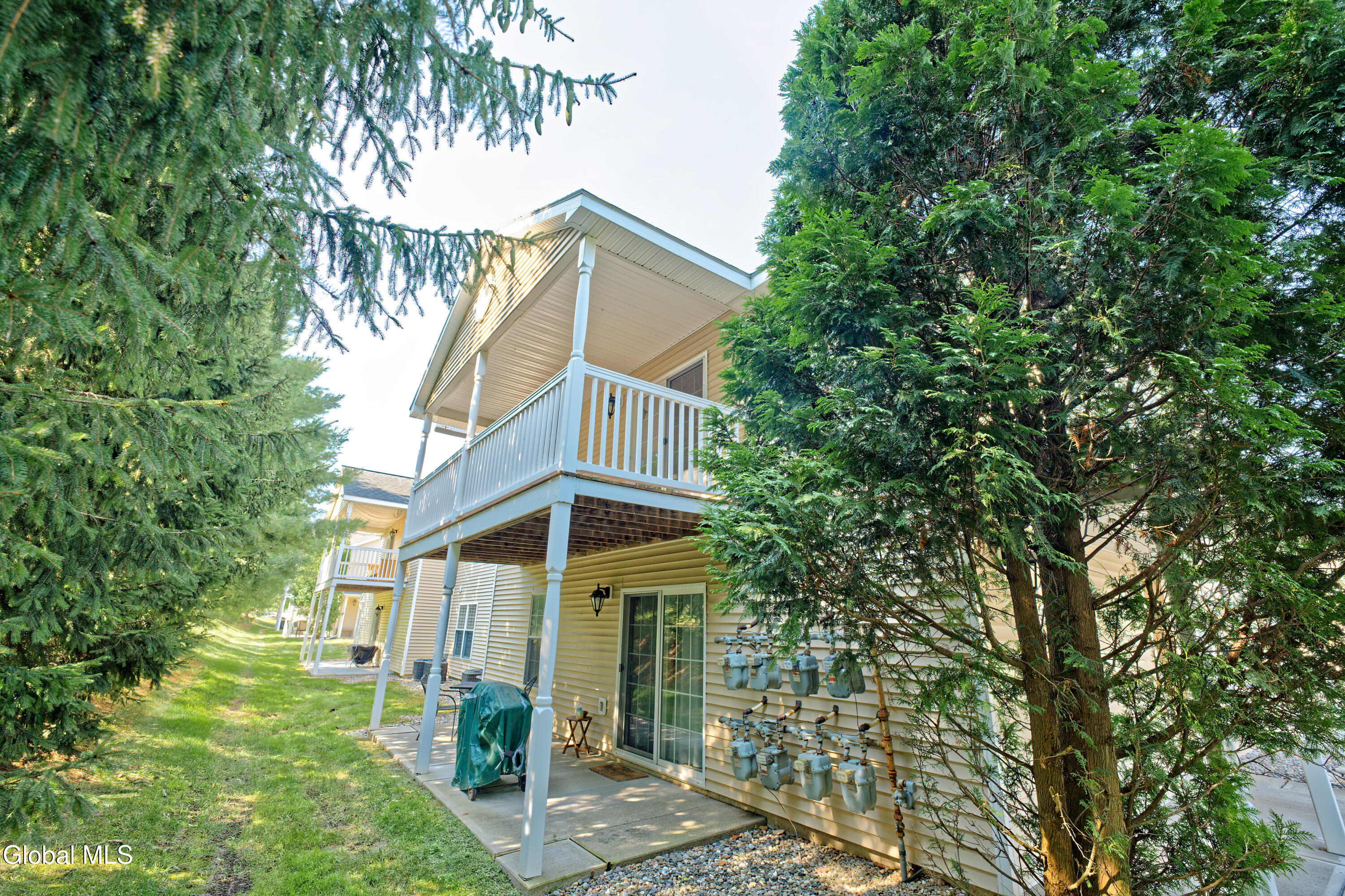 205 Cedar Run Rensselaer, NY 12144 - Photo 26 of 36 Yard 1