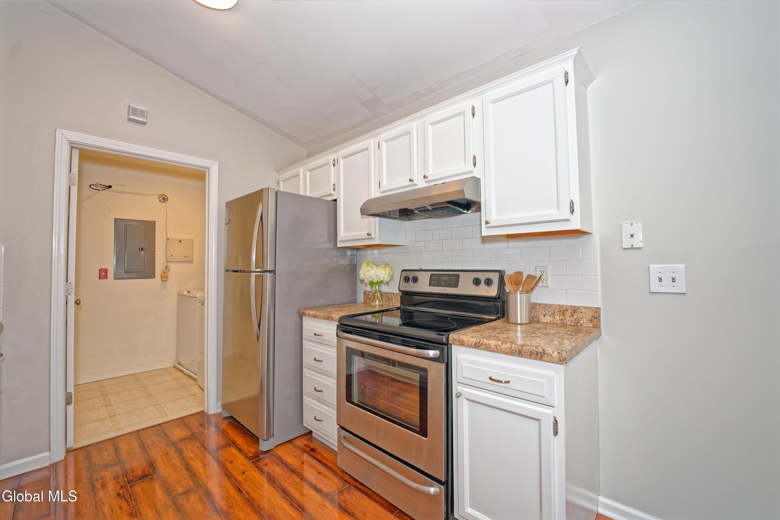 205 Cedar Run Rensselaer, NY 12144 - Photo 8 of 36 3 Kitchen 3