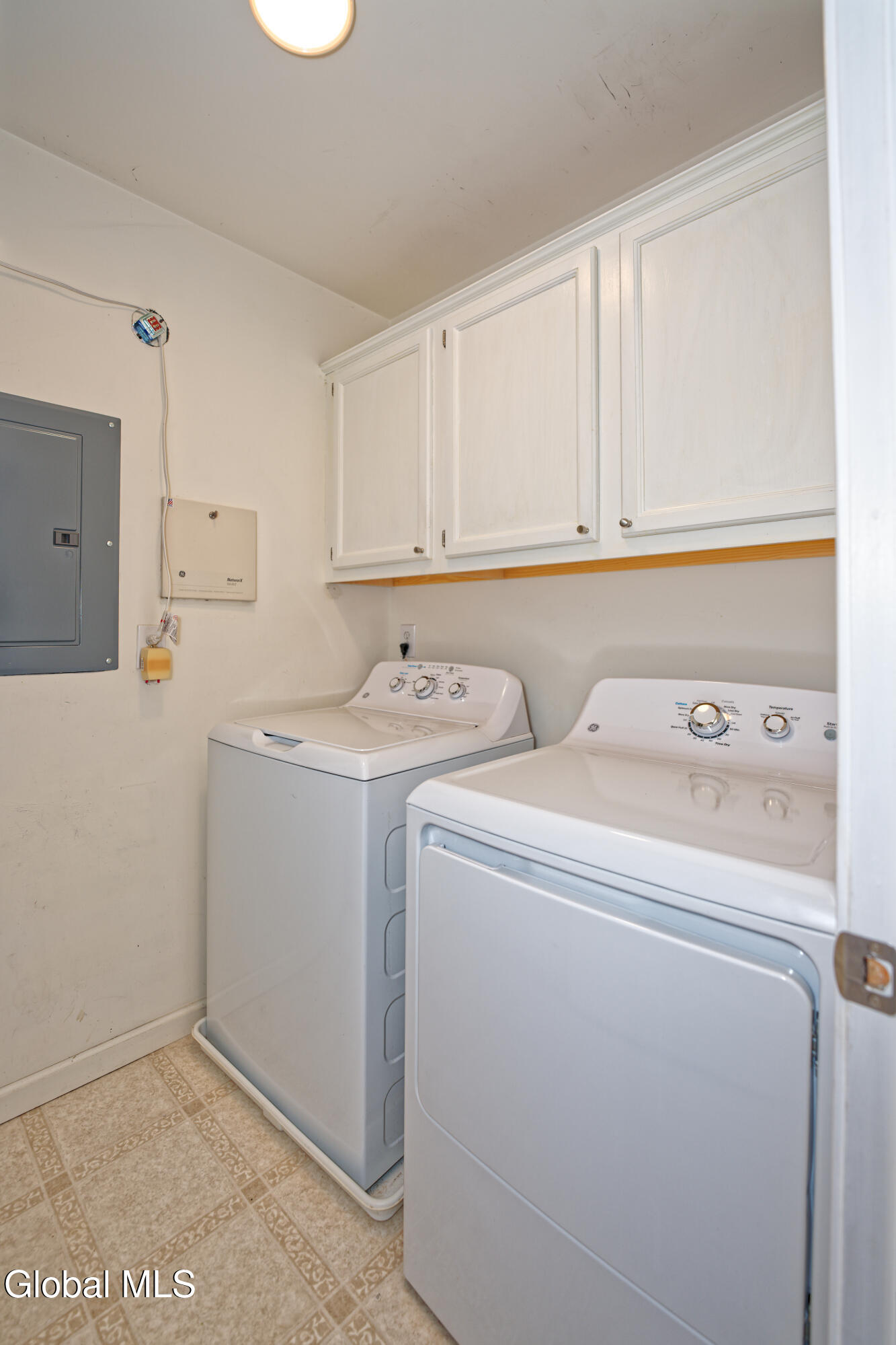 205 Cedar Run Rensselaer, NY 12144 - Photo 9 of 36 Bathroom 2