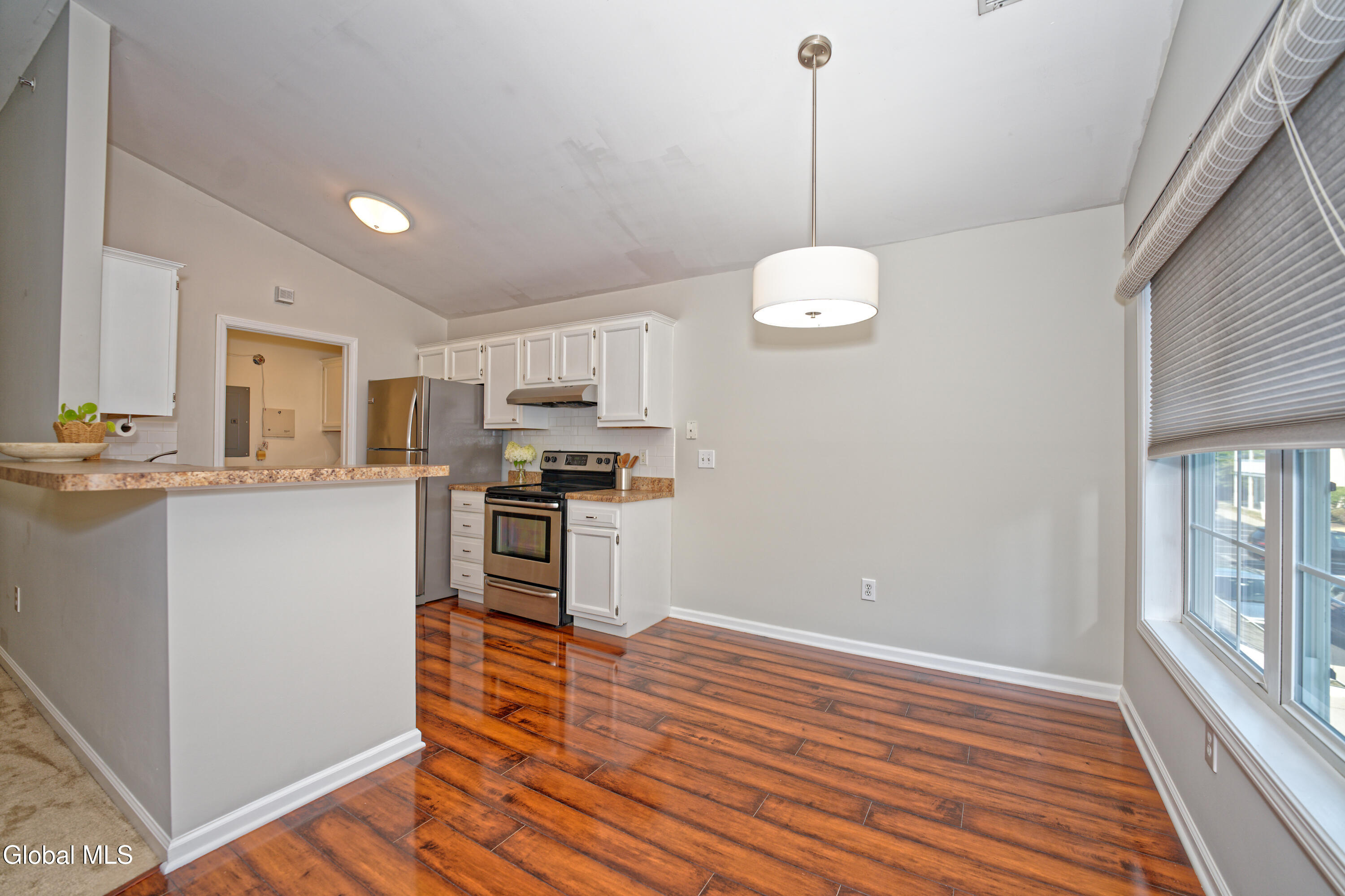 205 Cedar Run Rensselaer, NY 12144 - Photo 10 of 36 2 Diningroom 2