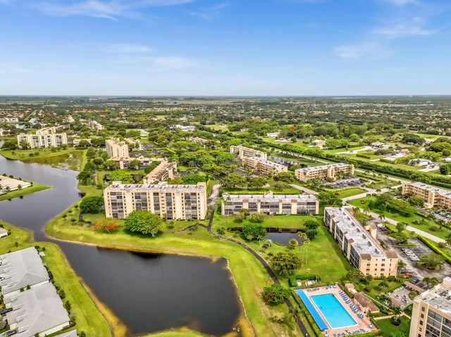 $295,000 | 7076 Huntington Lane, Unit 803, Delray Beach, FL 33446