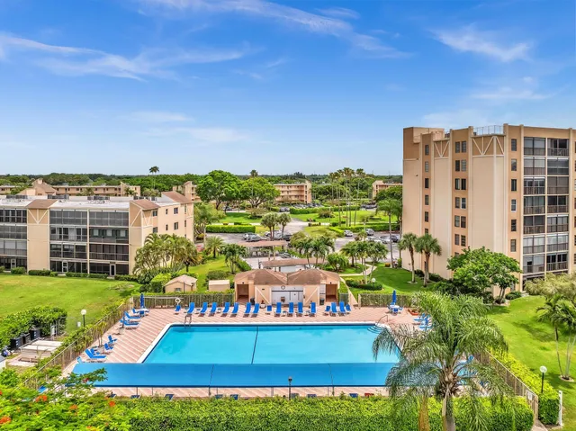 $295,000 | 7076 Huntington Lane, Unit 803, Delray Beach, FL 33446
