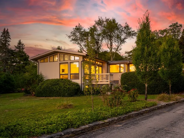 $1,695,000 | 17 Shore Road, Bristol, RI 02809